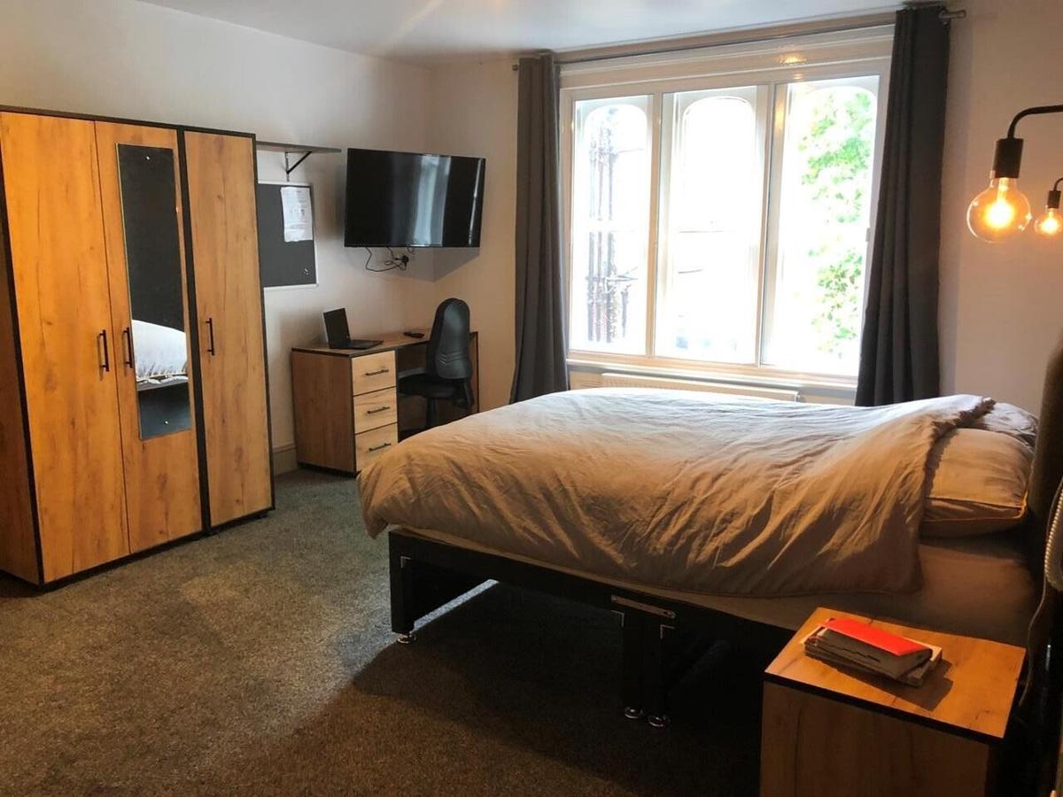 1 bedroom house for rent Winton Square, StokeonTrent, ST4 2AD UniHomes