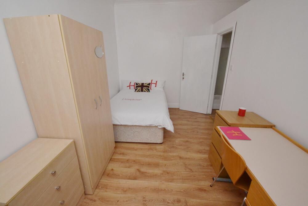 6 bedroom house for rent Standish Road, Manchester, M14 6NP UniHomes