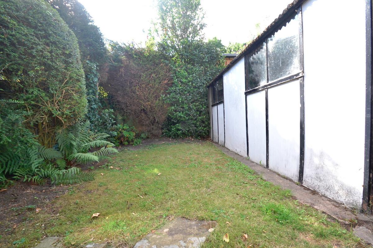 3 bedroom house for rent Castle Grove Avenue, Leeds, LS6 4BS UniHomes