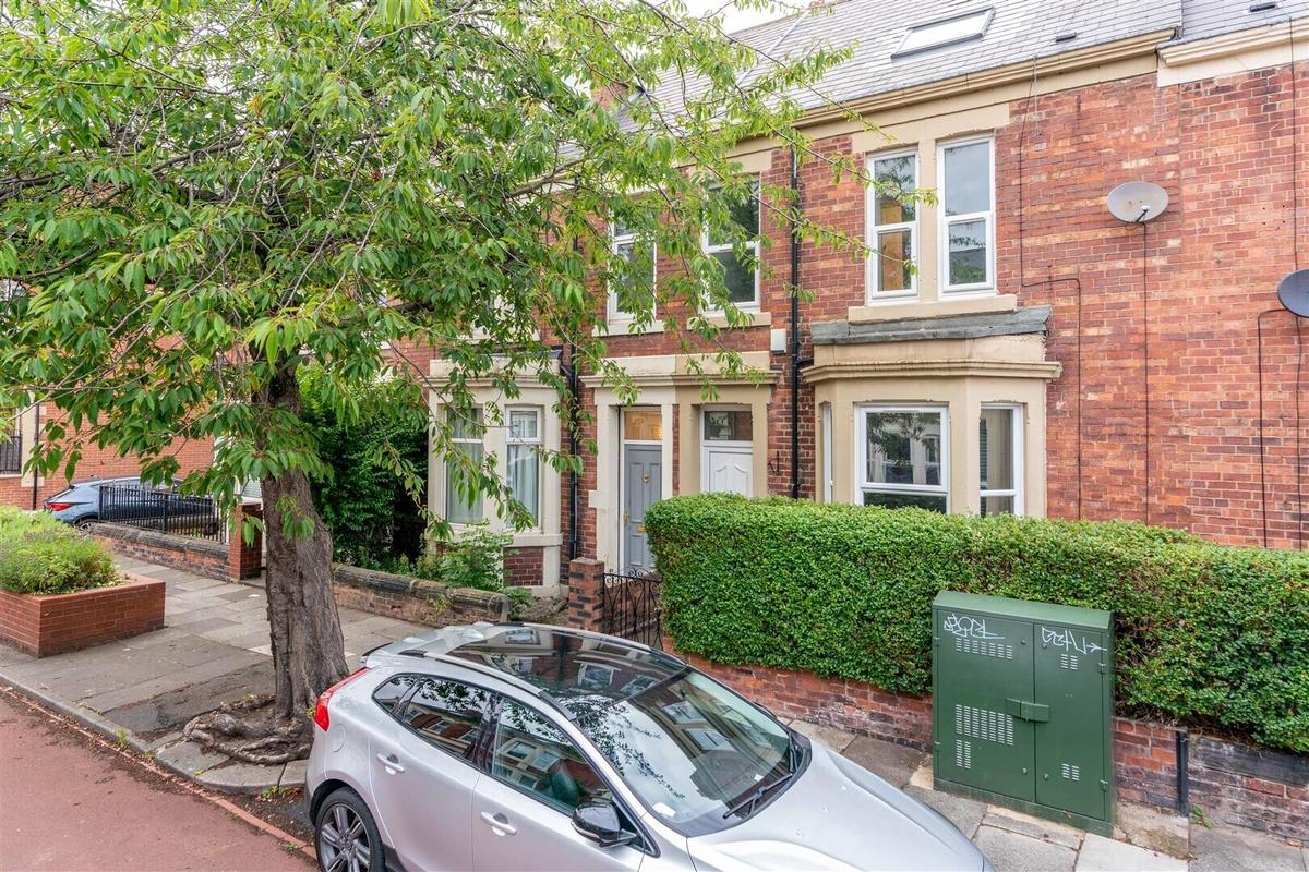 6 bedroom house for rent Roxburgh Place, Newcastle, NE6 5HU UniHomes