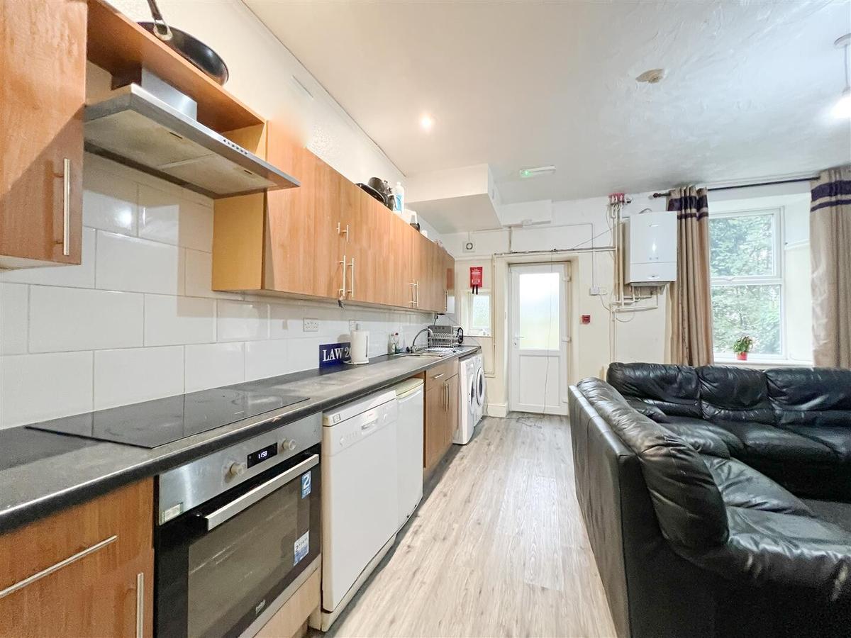 7 bedroom house for rent Crookesmoor Road, Sheffield, S10 1BD UniHomes