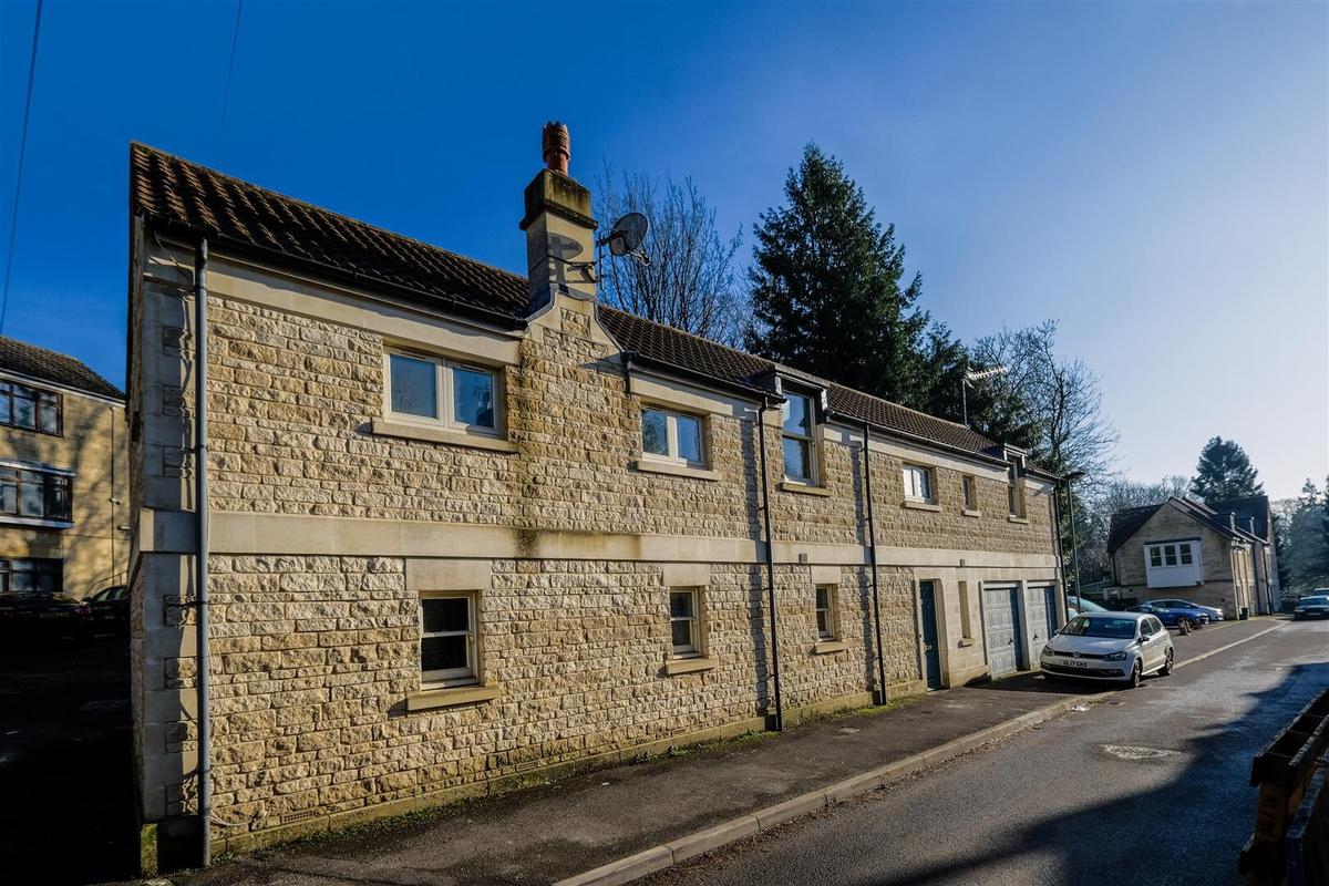 4 bedroom house for rent Manor Road, Bath, BA1 4BW UniHomes
