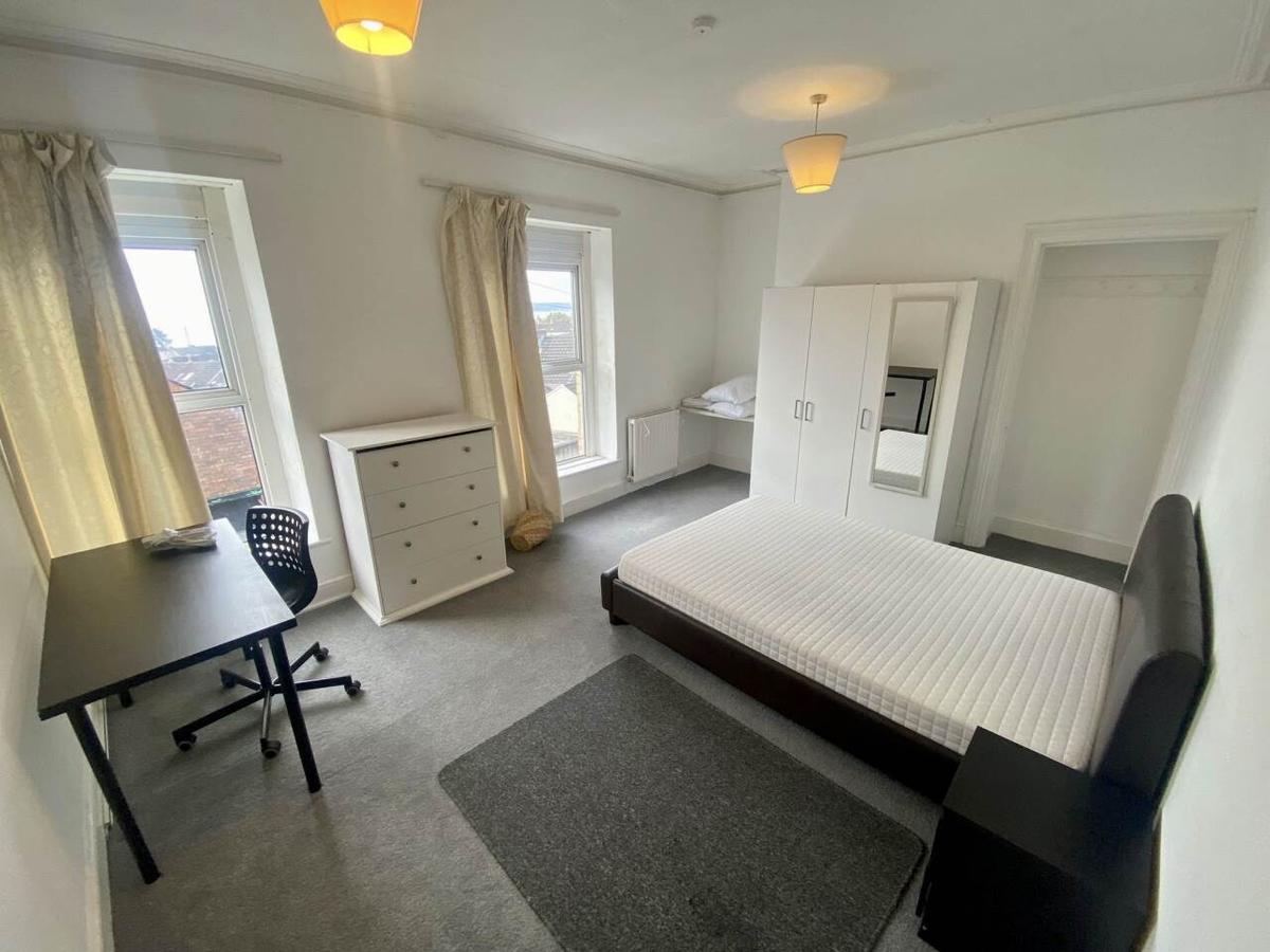 3 bedroom house on Bayview Terrace, Brynmill, Swansea