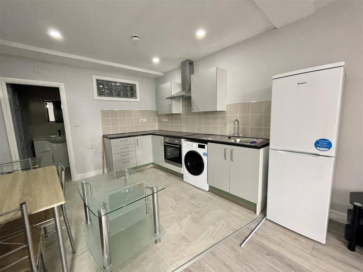 2 bedroom apartment on Heaton Road, Heaton, Newcastle