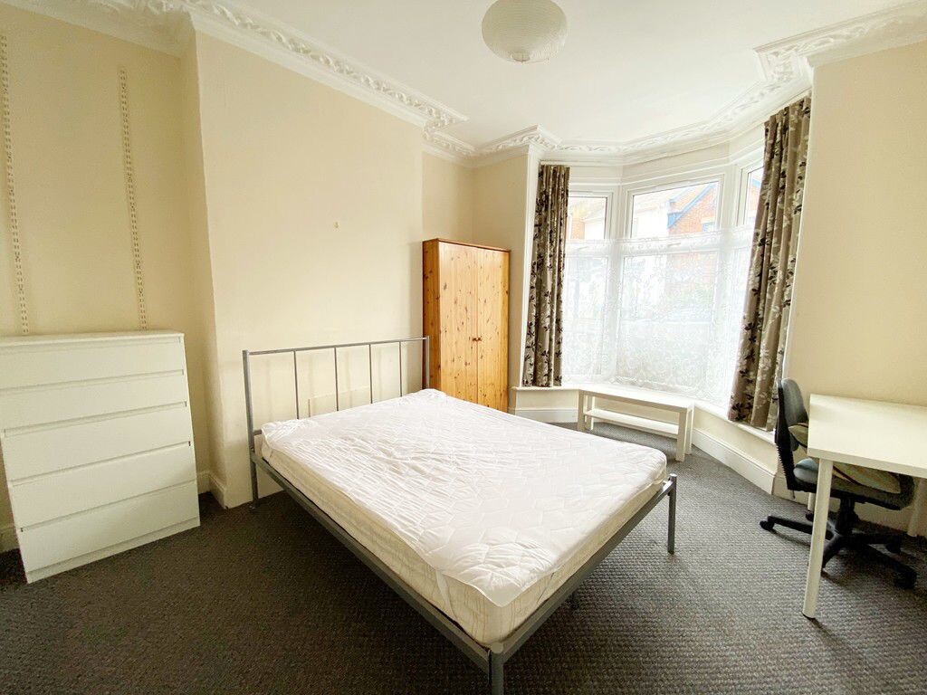 4 bedroom house for rent Forster Road Southampton, SO14 6RR UniHomes