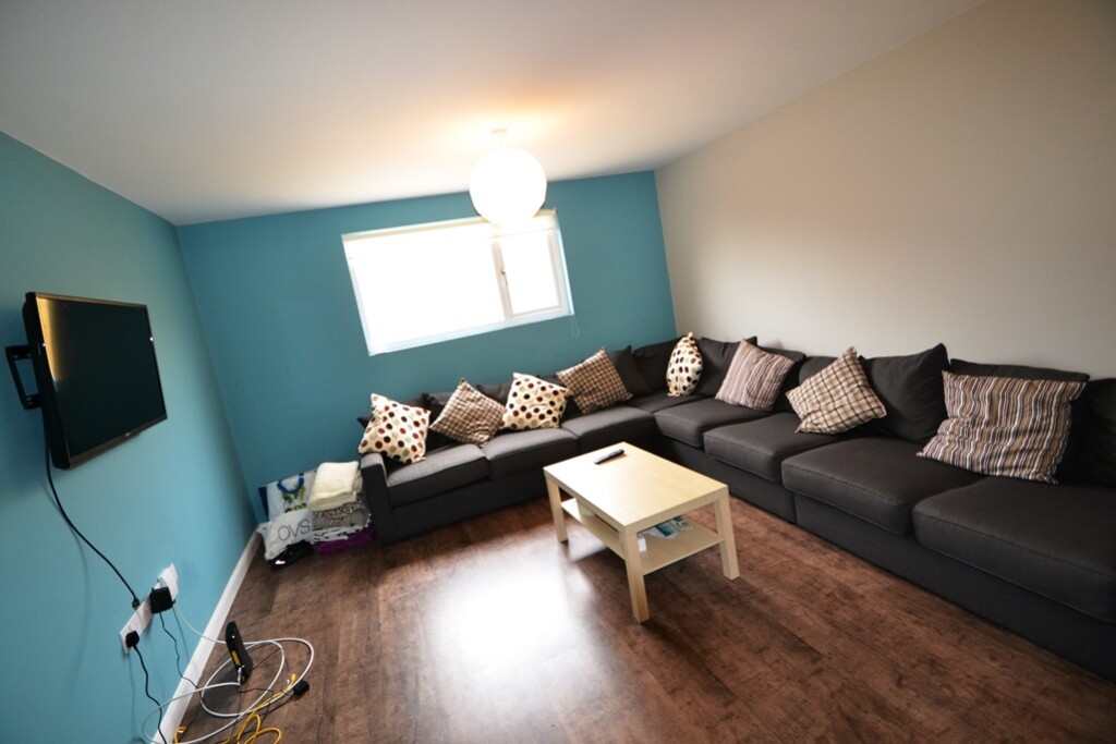 8 bedroom house on Rhymney Street, Cathays, Cardiff