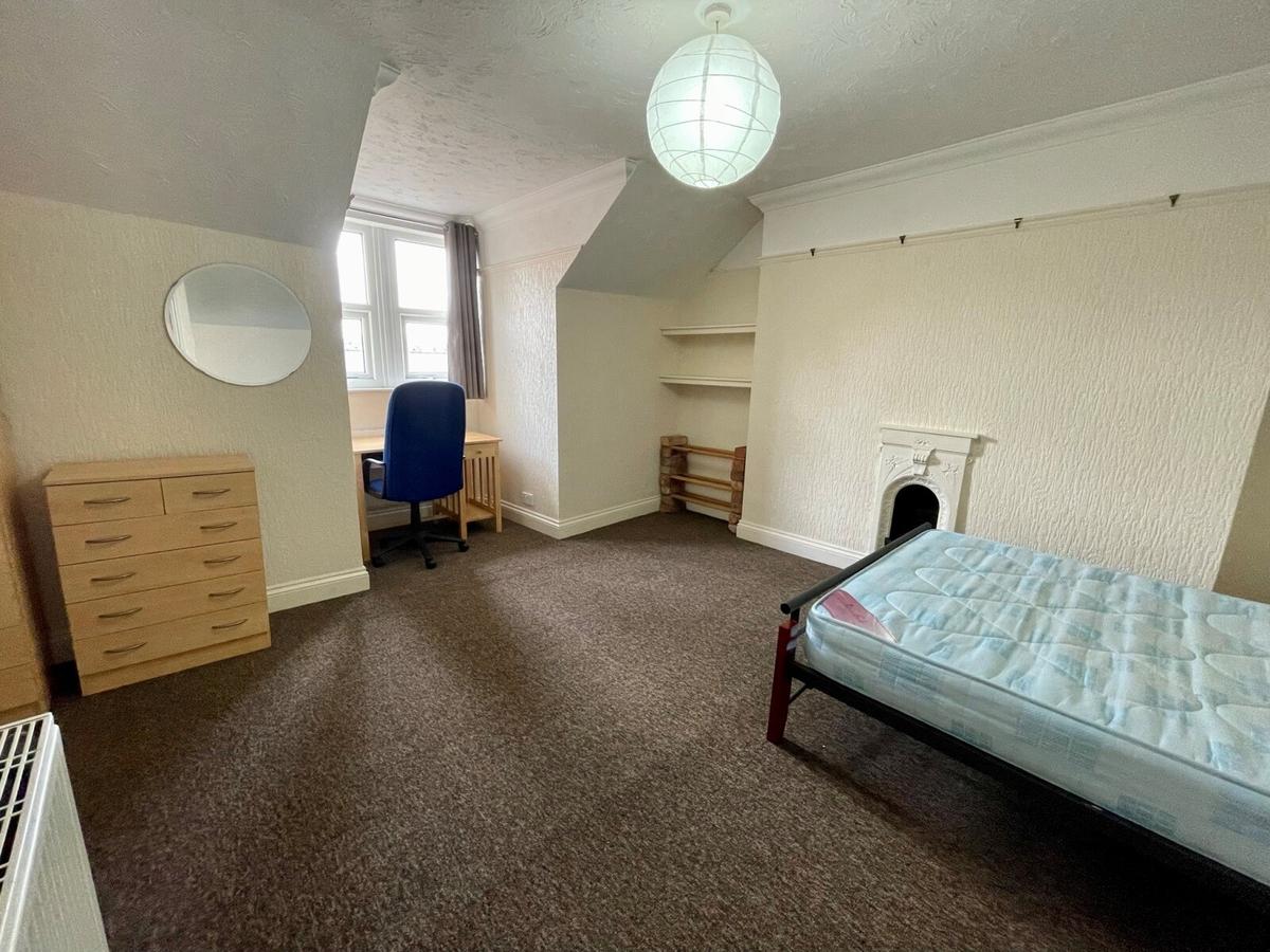 5 bedroom house for rent Knighton Fields Road East, Leicester, LE2 6DP UniHomes