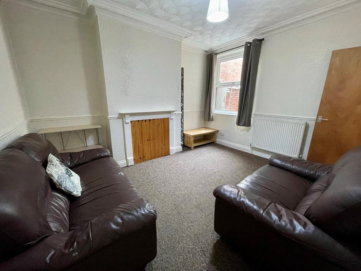 5 bedroom house for rent Knighton Fields Road East, Leicester, LE2 6DP UniHomes