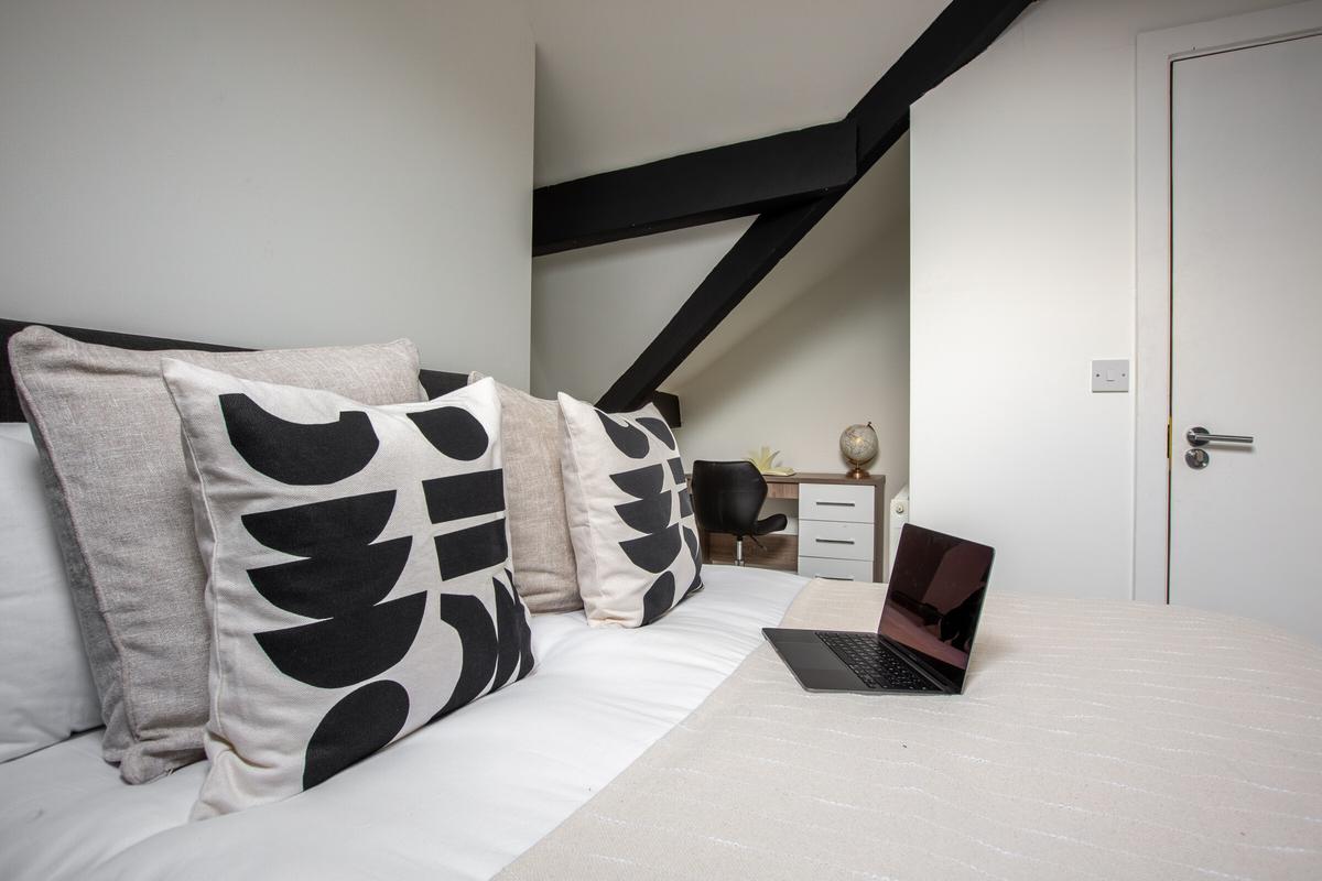 6 bedroom house for rent Aigburth Road, Liverpool, L17 7BR UniHomes