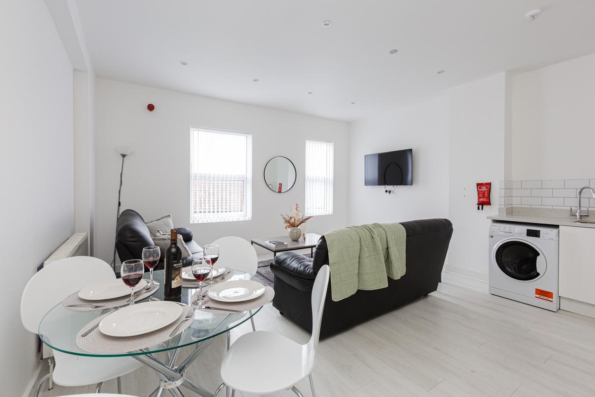 6 bedroom house for rent Aigburth Road, Liverpool, L17 7BR UniHomes