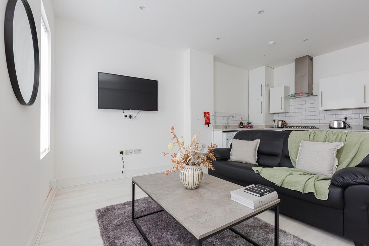 6 bedroom house for rent Aigburth Road, Liverpool, L17 7BR UniHomes