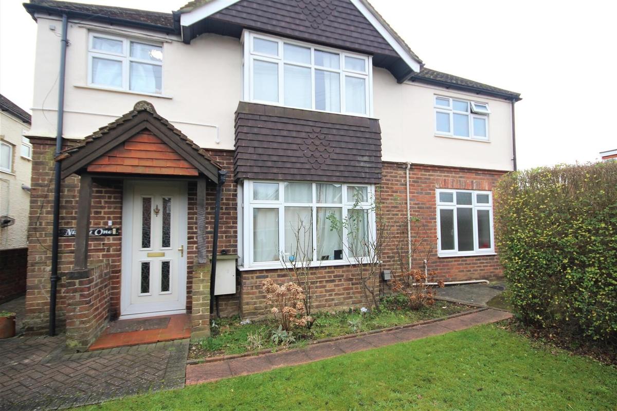 2 bedroom apartment for rent Aldershot Road, Surrey, GU2 8AJ UniHomes