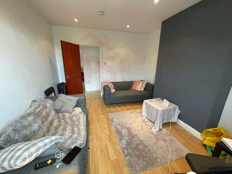 4 bedroom apartment for rent Kirkstall Lane, Leeds, LS6 3EJ UniHomes
