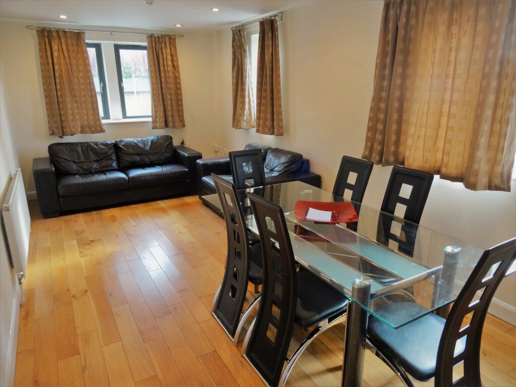 5 bedroom house for rent Kirkstall Lane Leeds, LS5 3BE UniHomes