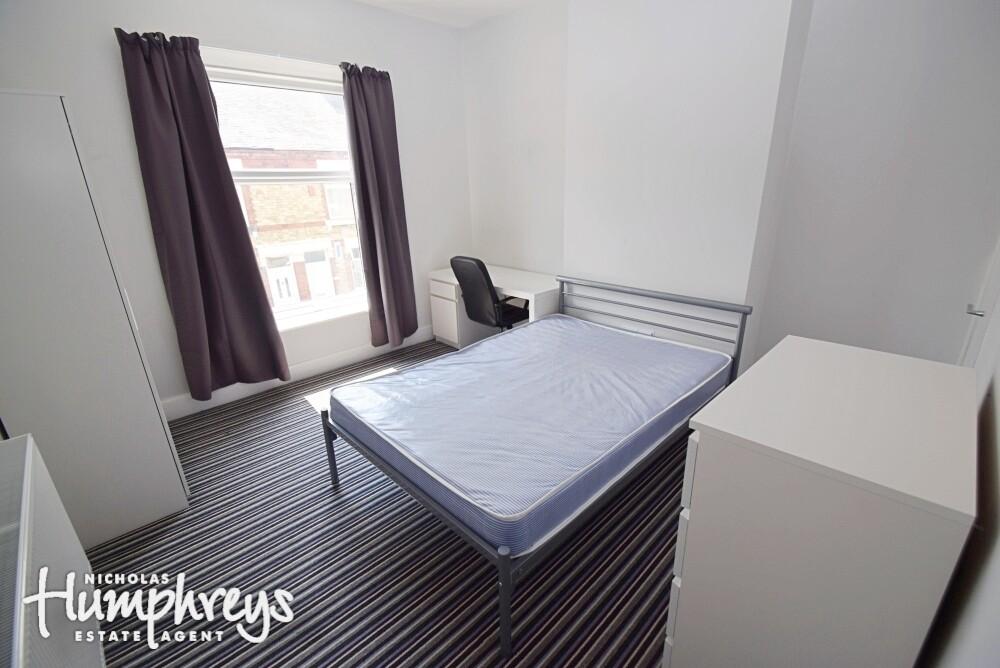 4 bedroom house for rent Queen Anne Street, StokeonTrent, ST4 2EQ