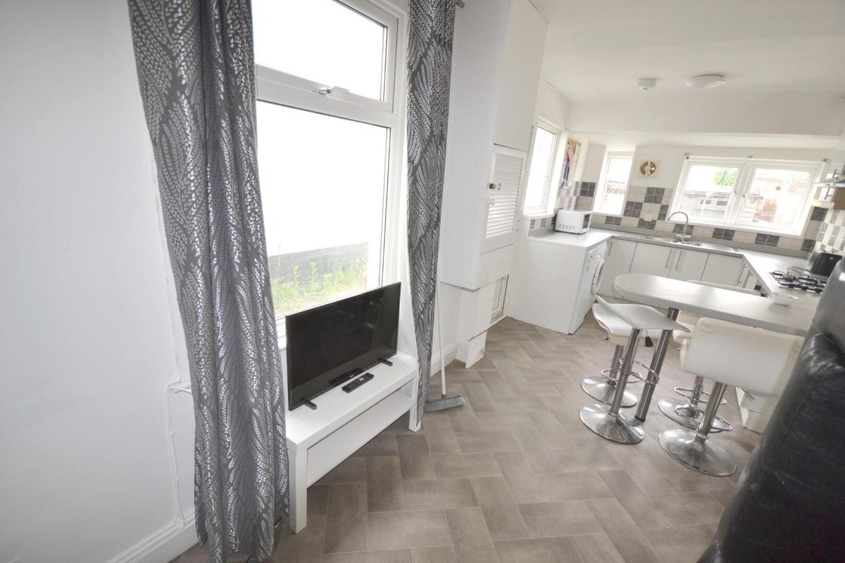 4 bedroom house for rent Pinhoe Road, Exeter, EX4 7HS UniHomes