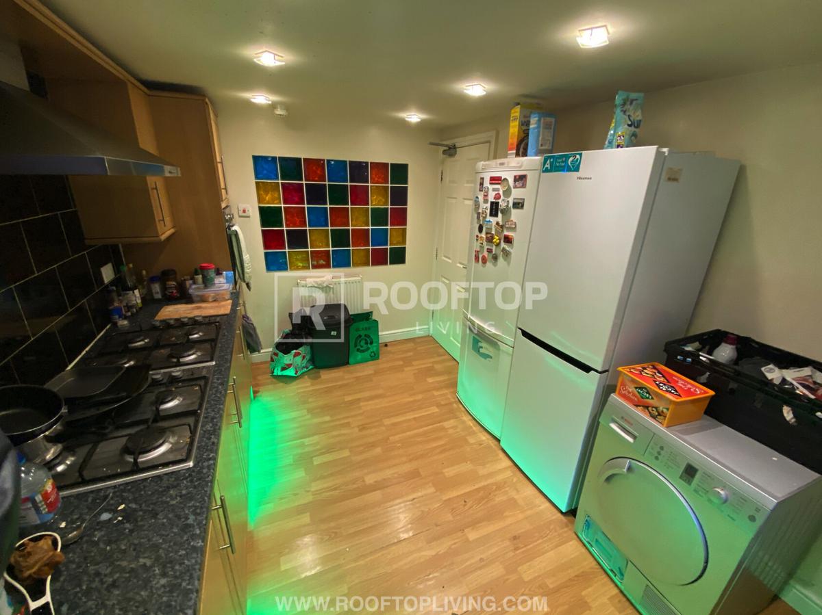 8 bedroom house for rent Mayville Avenue, Leeds, LS6 1NQ UniHomes