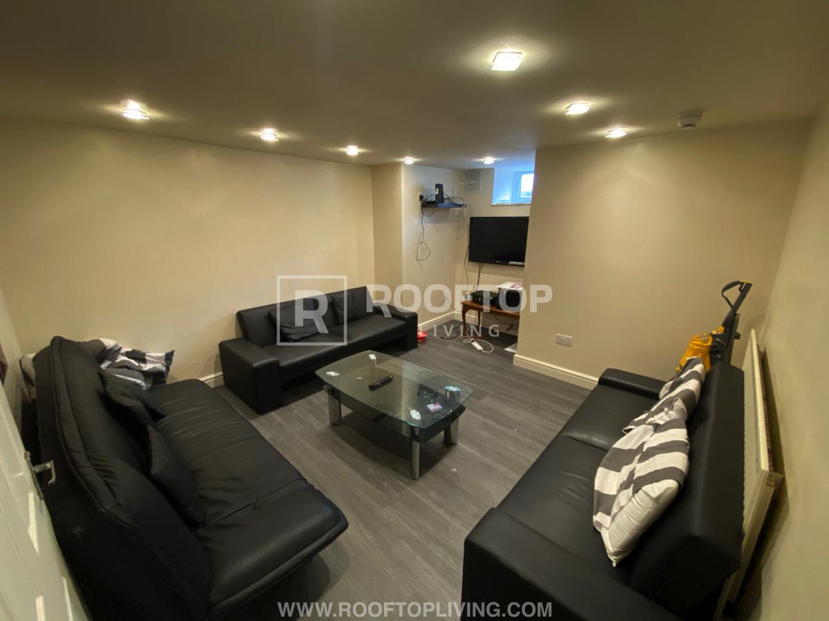 8 bedroom house for rent Mayville Avenue, Leeds, LS6 1NQ UniHomes