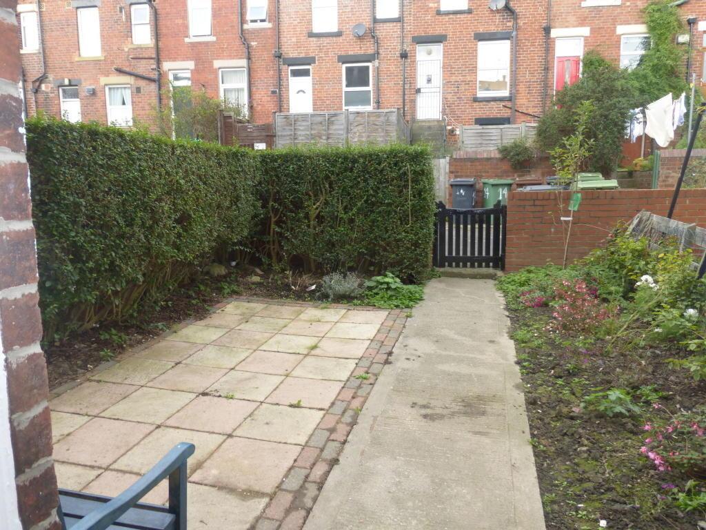 3 bedroom house for rent Roundhay Grove, Leeds, LS8 4DR UniHomes