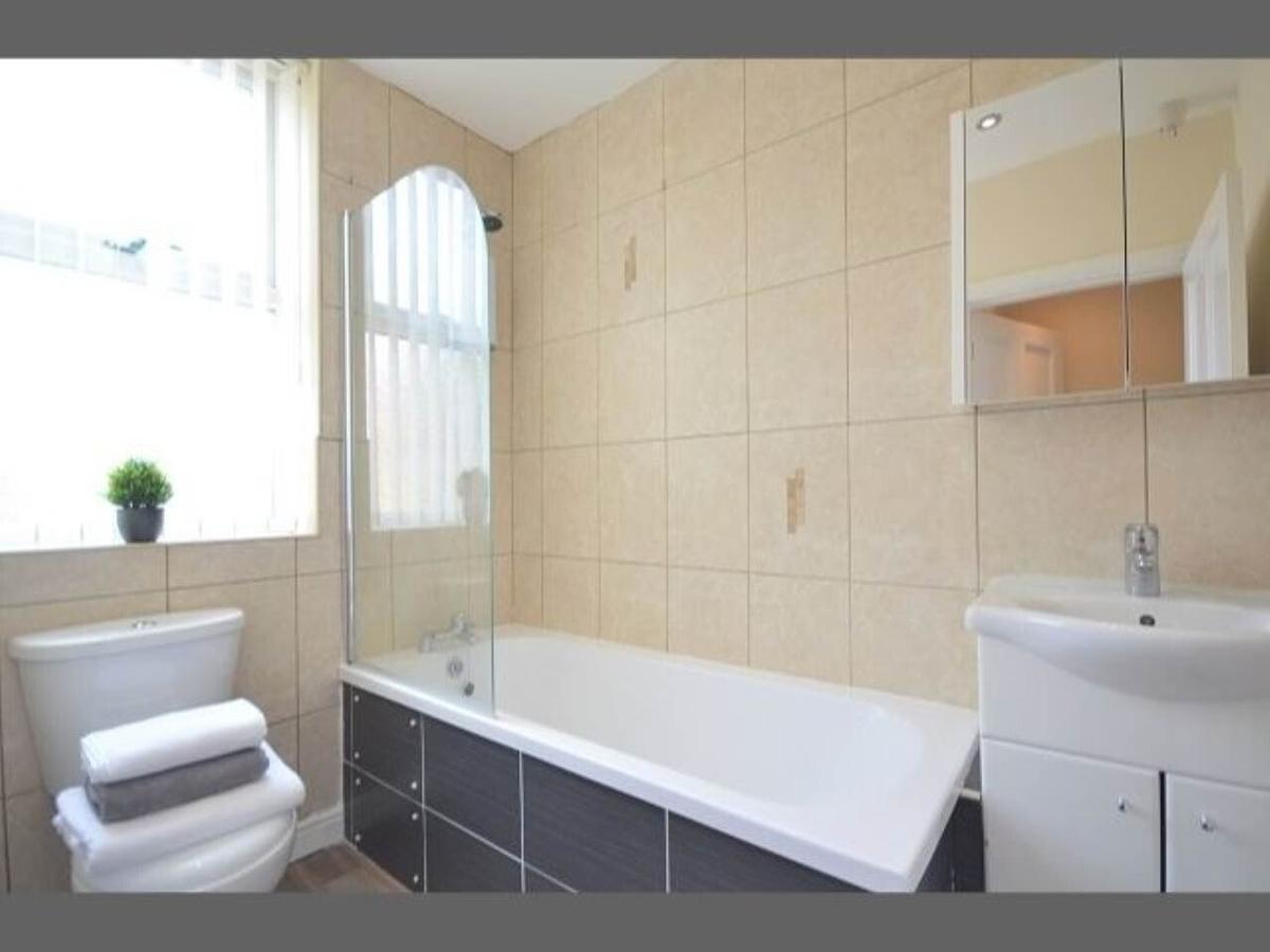 4 bedroom house for rent Corporation Street, StokeonTrent, ST4 4AU