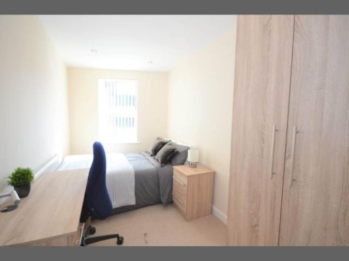 4 bedroom house for rent Corporation Street, StokeonTrent, ST4 4AU