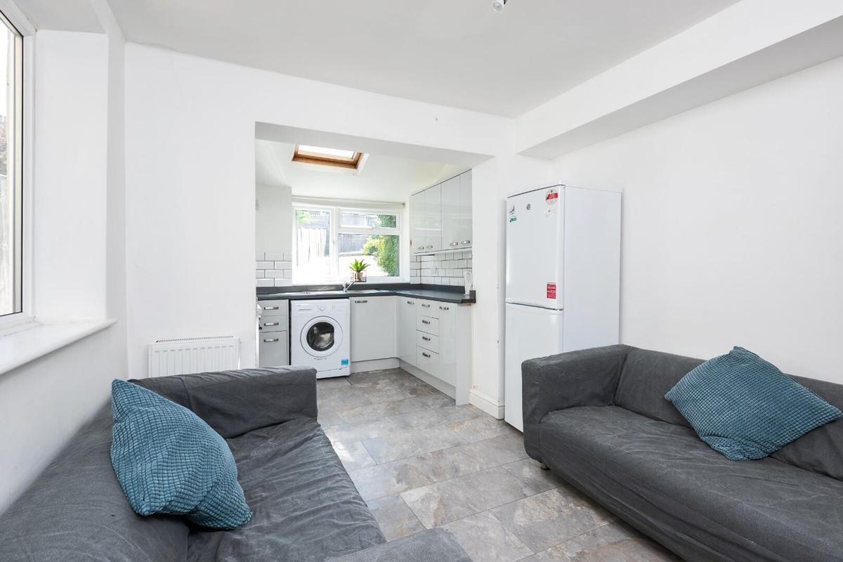 5 bedroom house for rent Canterbury Road, Bath, BA2 3LG UniHomes