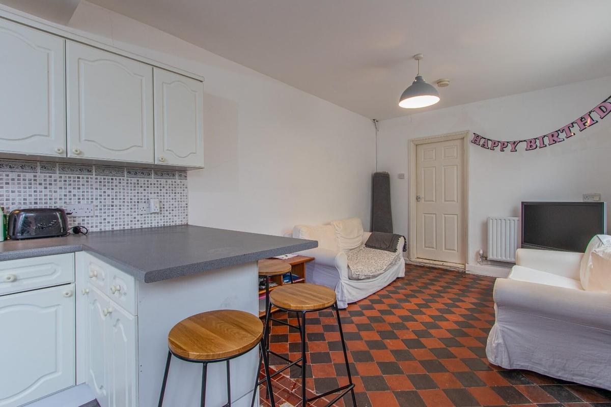 5 bedroom house for rent Angus Street, Cardiff, CF24 3LX UniHomes