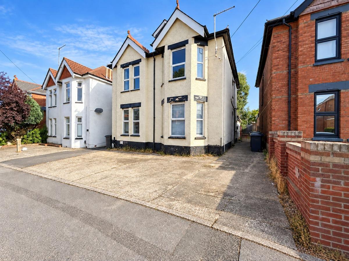 7 bedroom house on Alma Road, Winton, Bournemouth