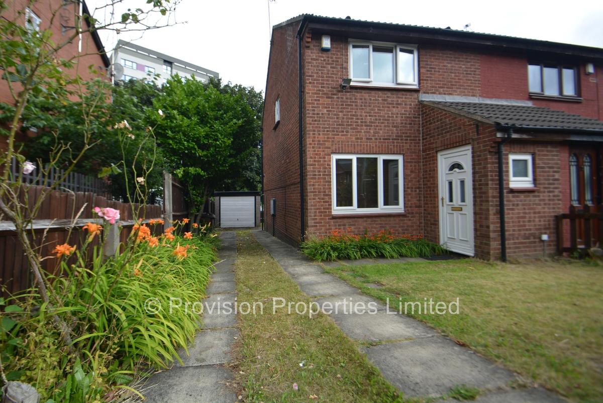 2 bedroom house on Well Close Rise Leeds, Hyde Park, Leeds