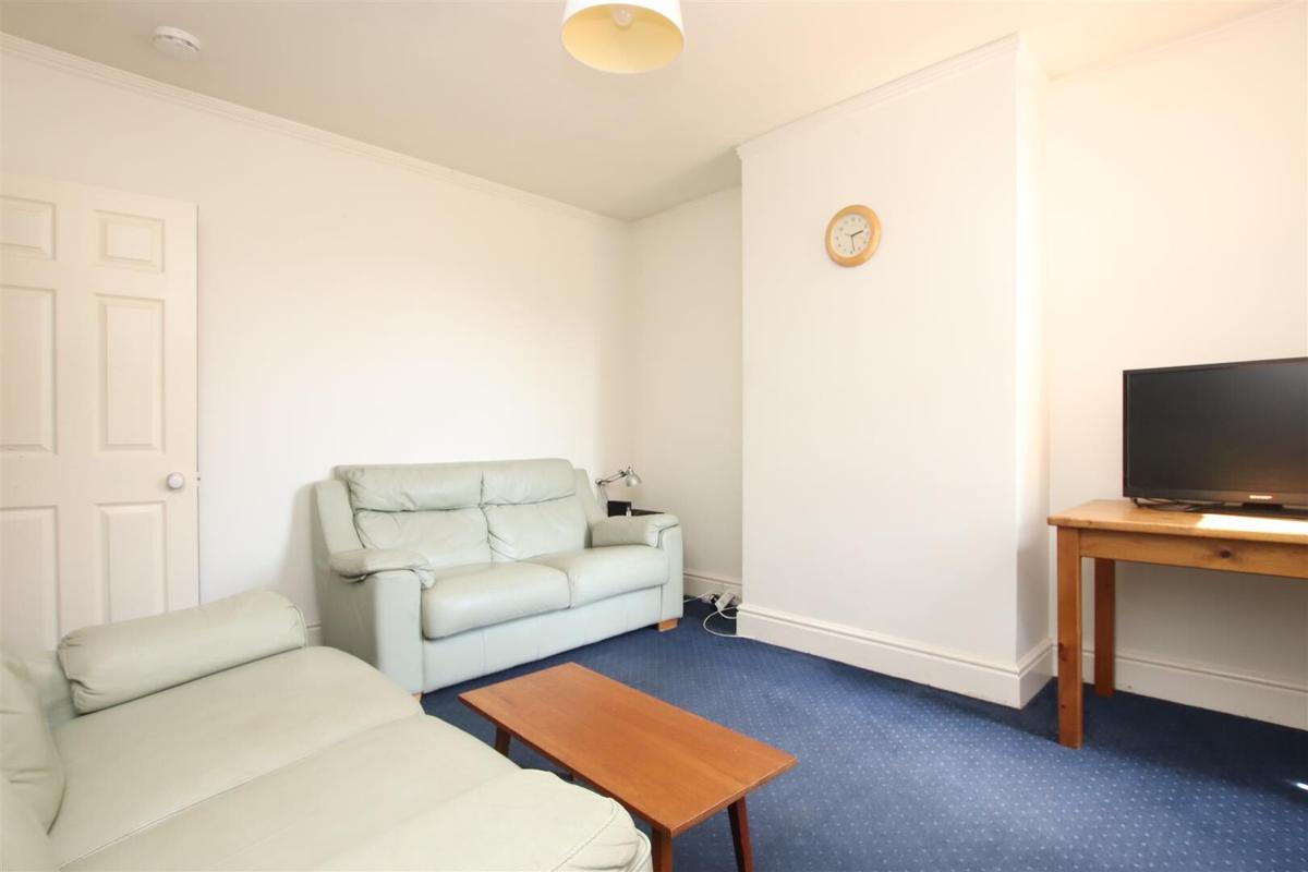 4 bedroom house for rent Coronation Avenue, Bath, BA2 2JT UniHomes