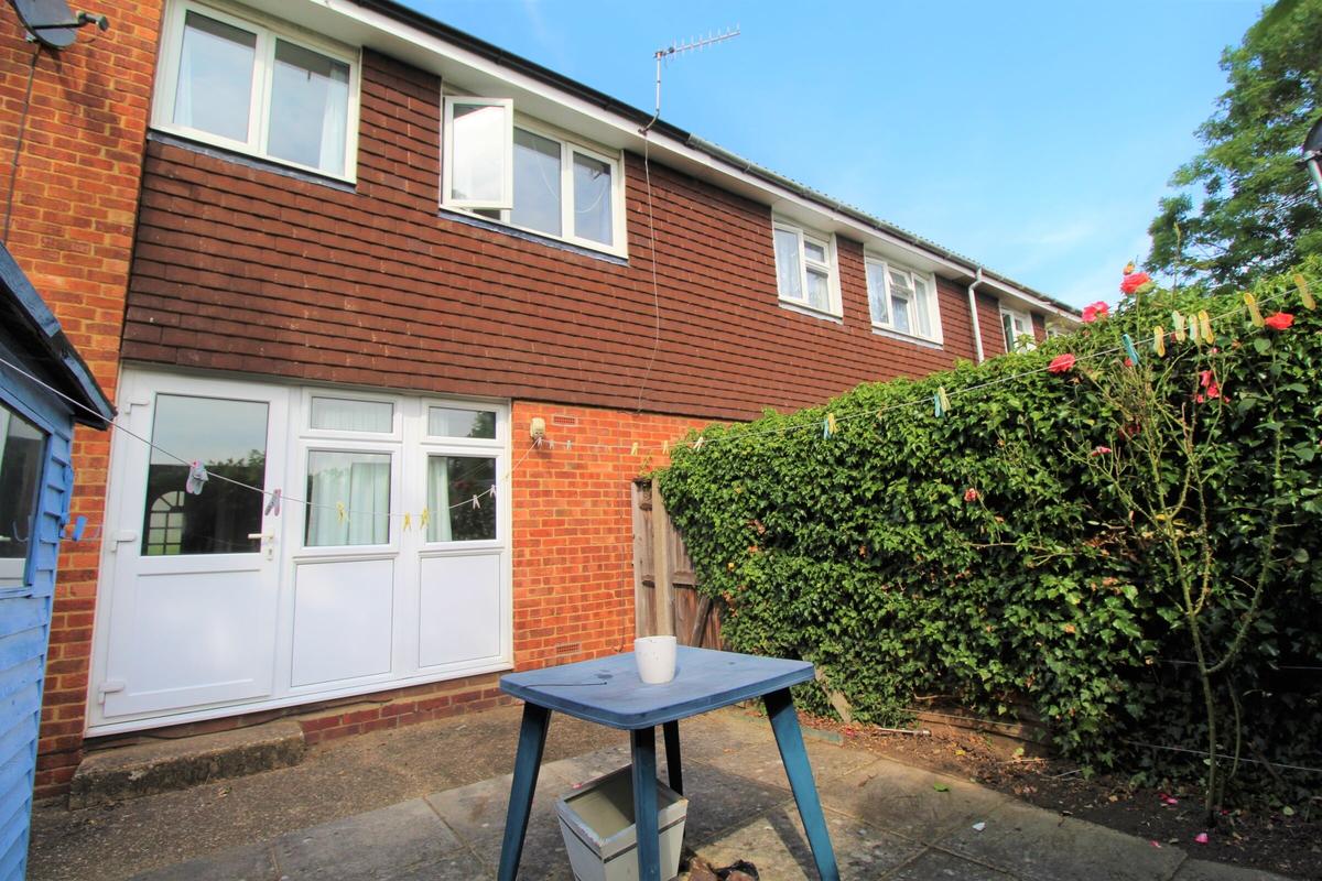 4 bedroom house for rent Clover Road, Surrey, GU2 8EY UniHomes