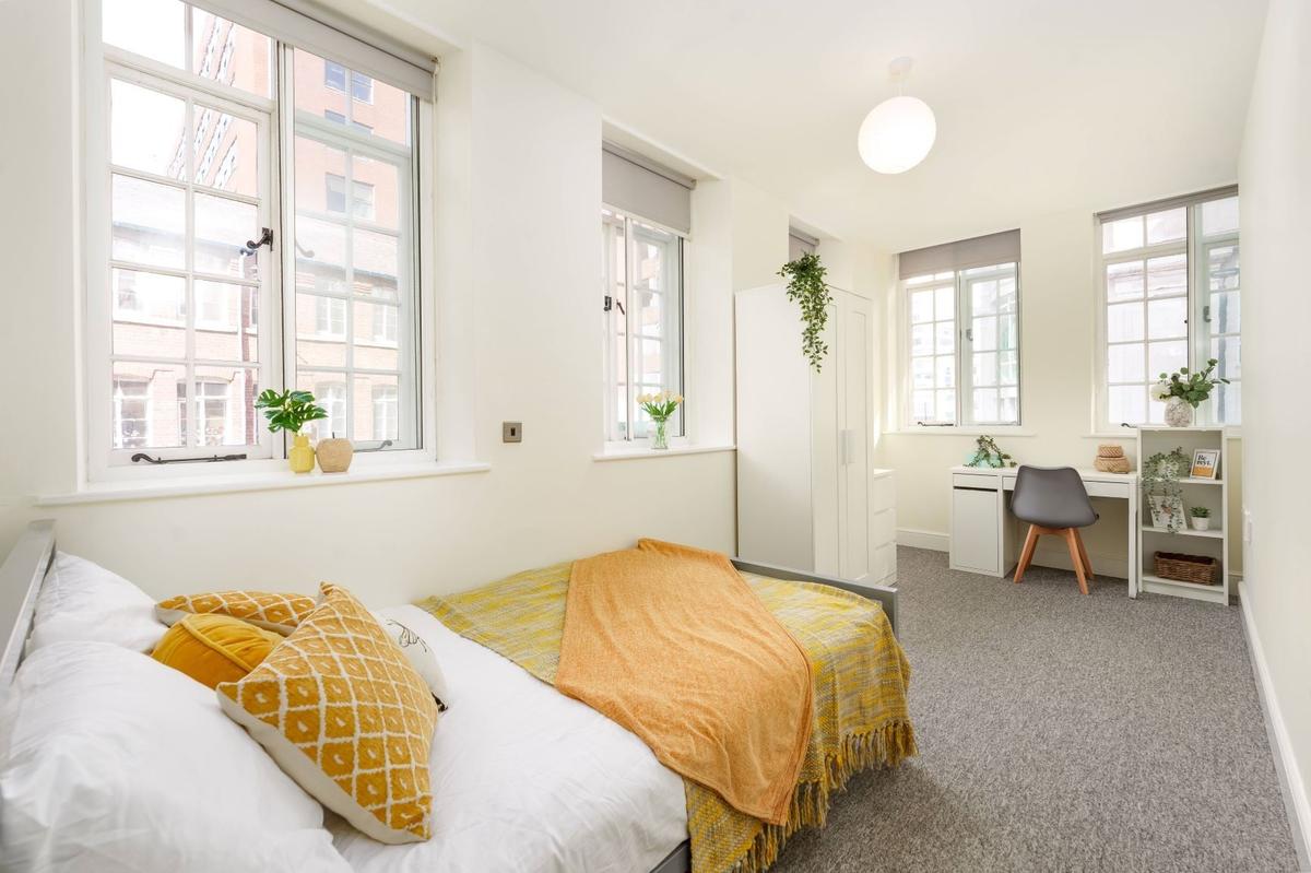 6 bedroom apartment on Trippet Lane, City Centre, Sheffield