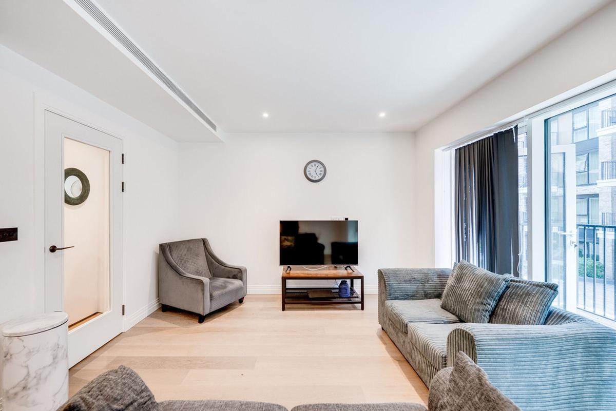 1 bedroom apartment on Lockgate Road, Chelsea, London