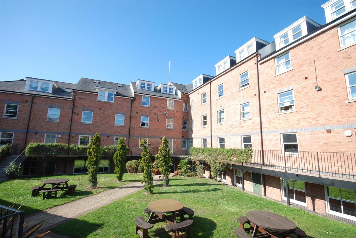 Cv31 9 bedroom house for rent Chapel Cross Leamington Spa, CV31 1EU | UniHomes