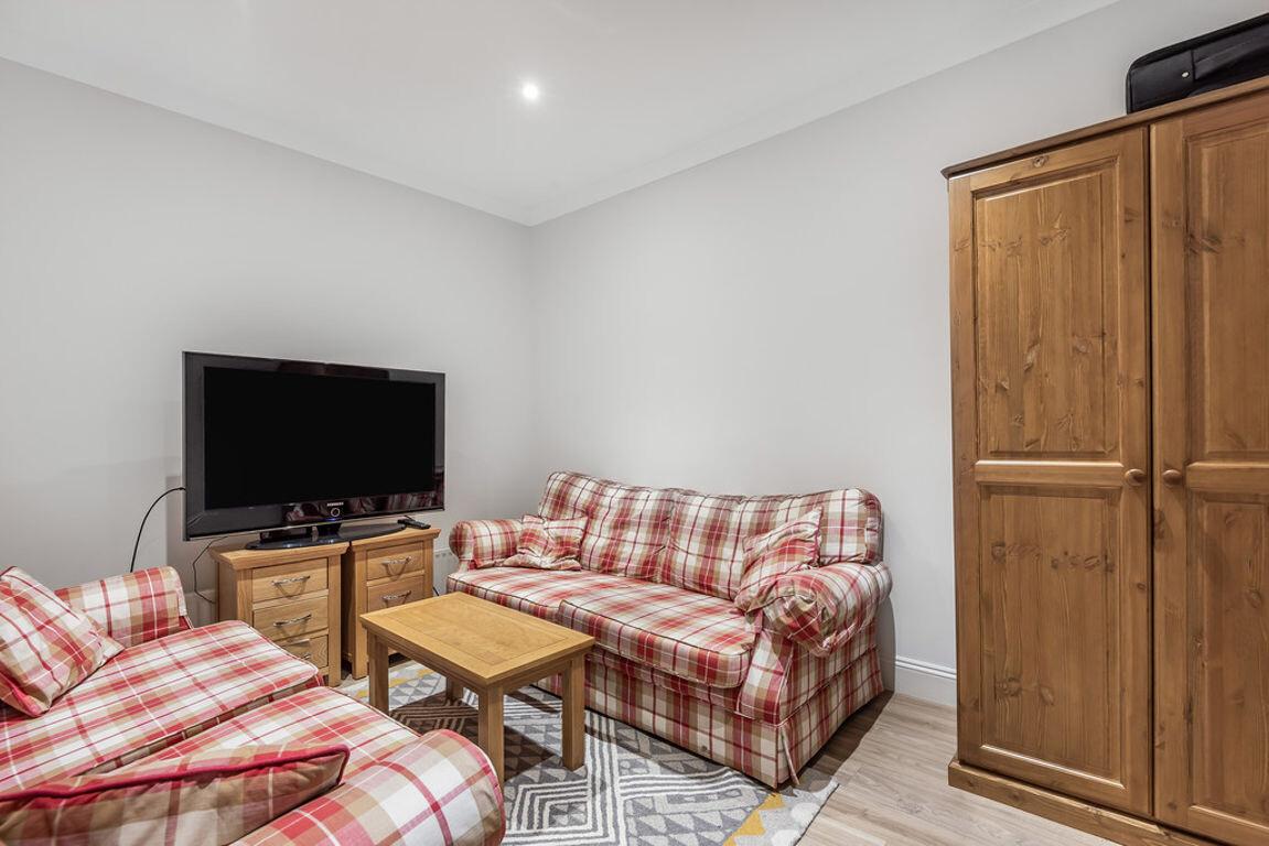 4 bedroom house for rent Worplesdon Road, Surrey, GU2 9RS UniHomes