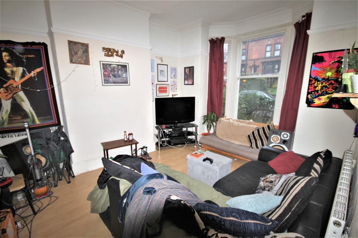 6 Bedroom House For Rent Cardigan Road Leeds LS6 1QL UniHomes 6-bedroom-house-for-rent-cardigan-road-leeds-ls6-1ql-unihomes