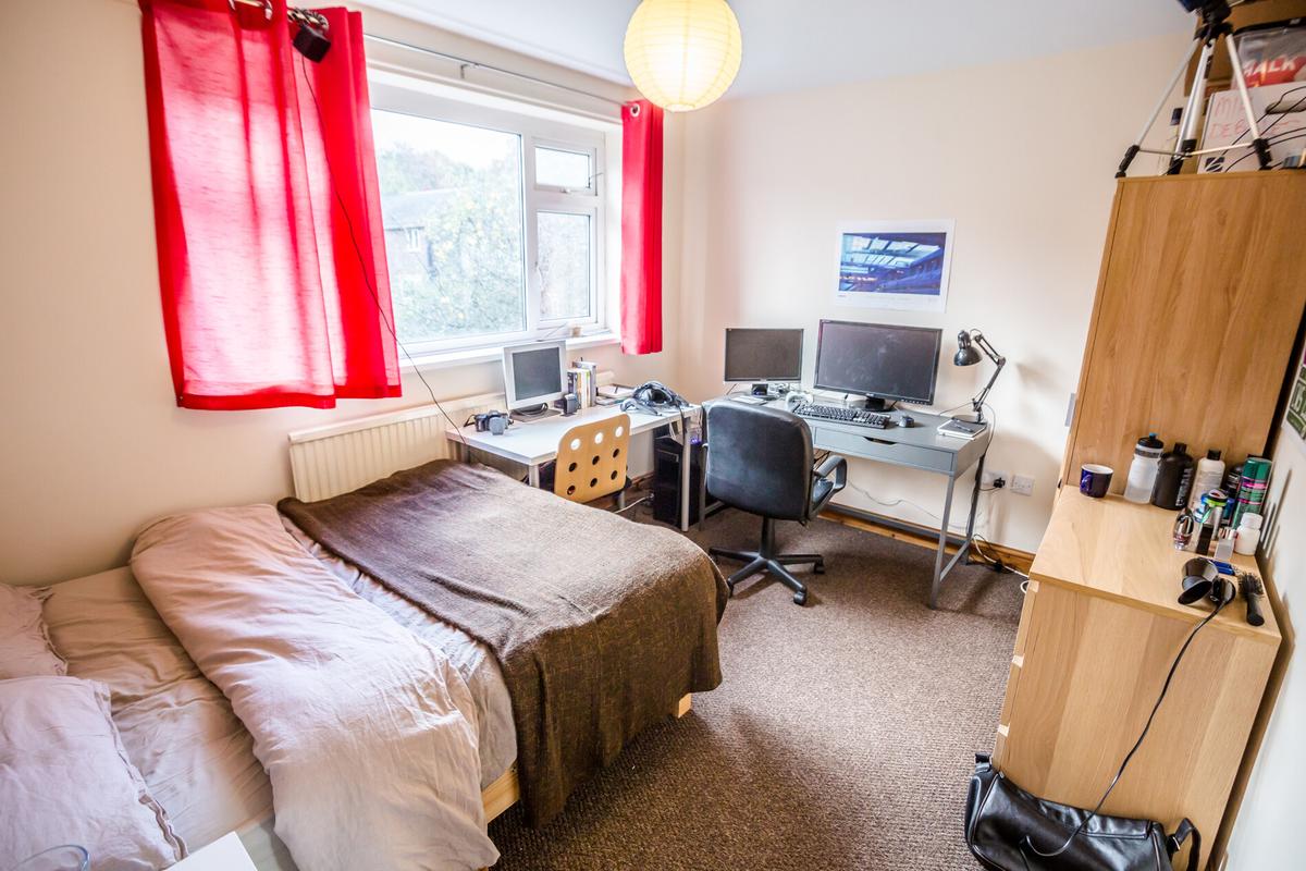 7 bedroom house for rent Springwood Hall Gardens Huddersfield, HD1 4HA UniHomes