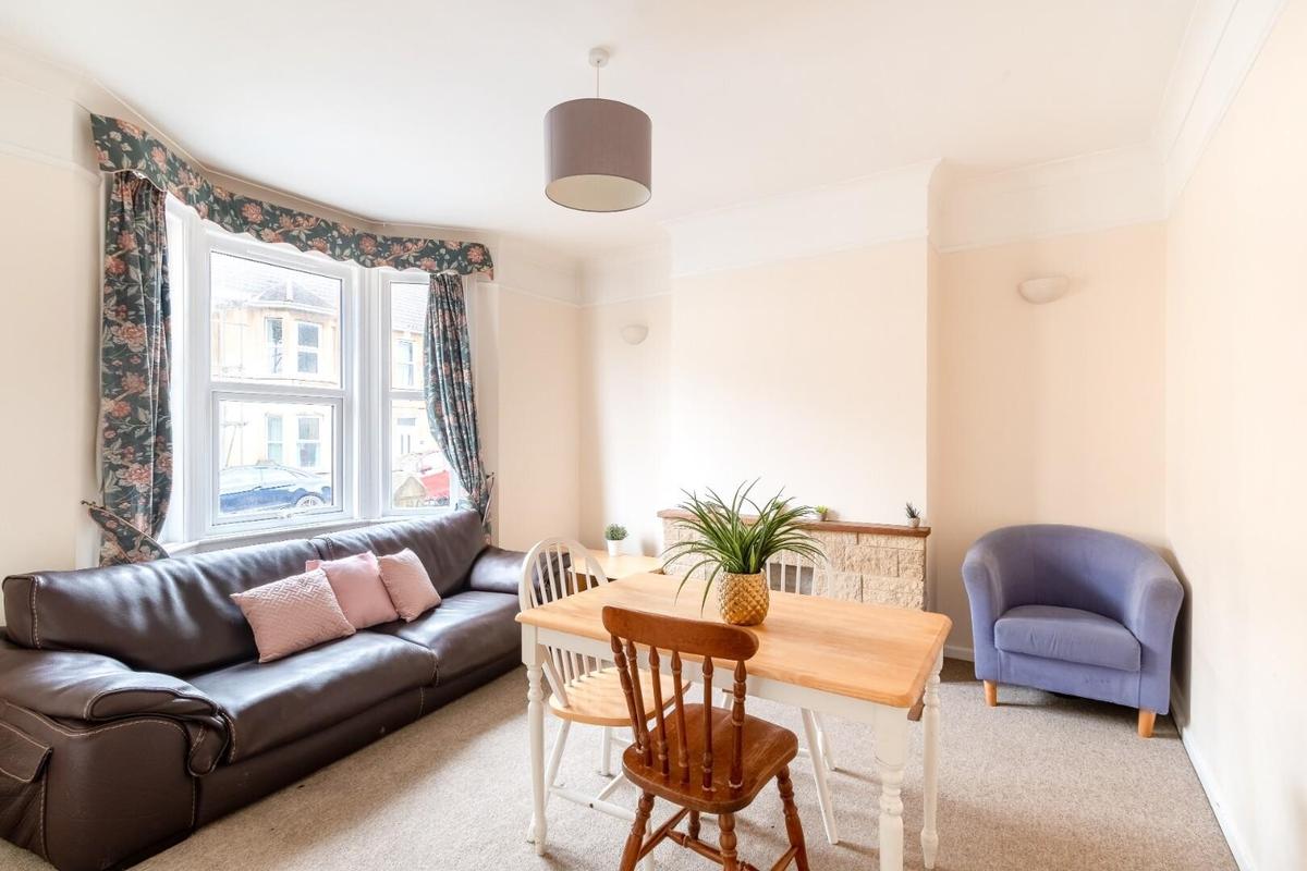 4 bedroom house for rent Victoria Road, Bath, BA2 3QY UniHomes