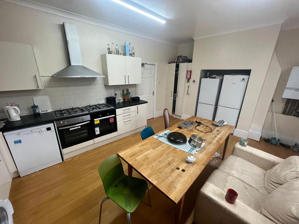 14 bedroom house for rent North Grange Road, Leeds, LS6 2BR UniHomes