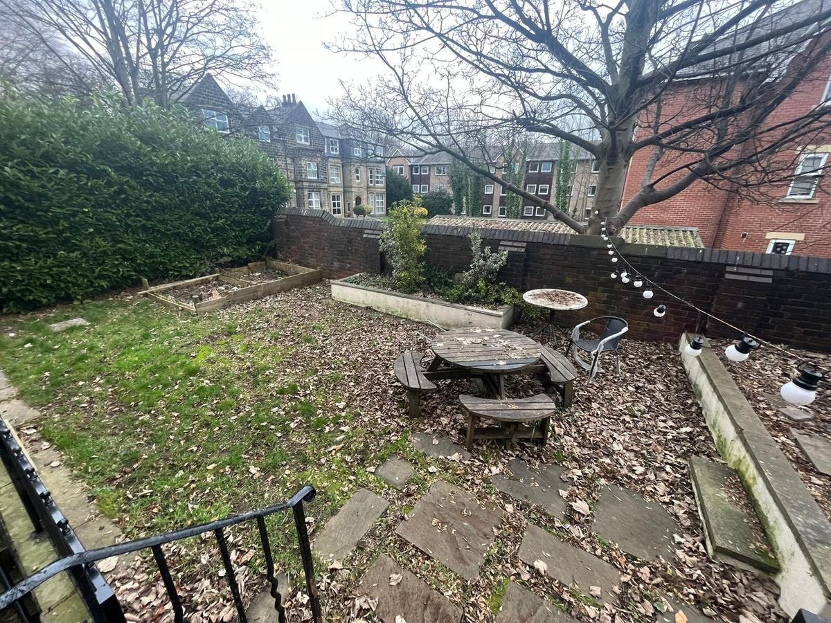 14 bedroom house for rent North Grange Road, Leeds, LS6 2BR UniHomes