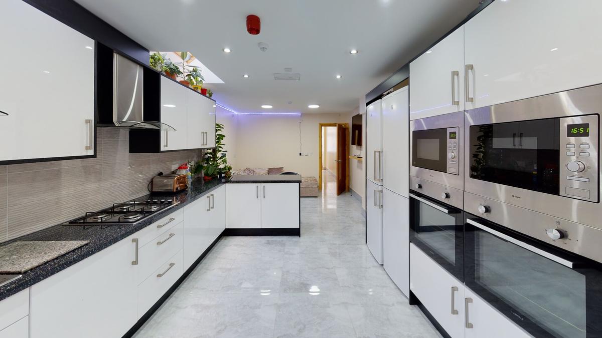 9 bedroom house on Rookery Road, Selly Oak, Birmingham
