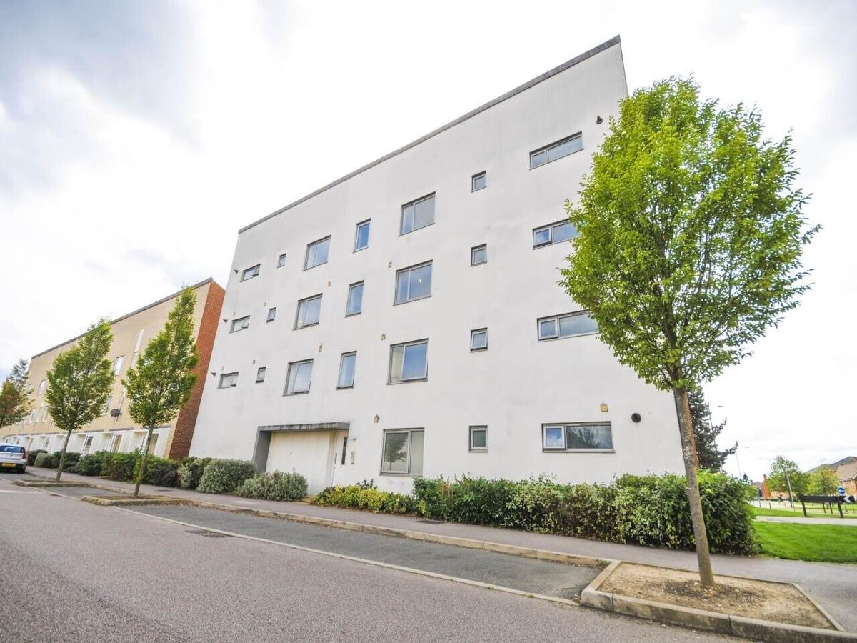 3 bedroom apartment for rent Aviation Avenue, Hertfordshire, AL10 9UD
