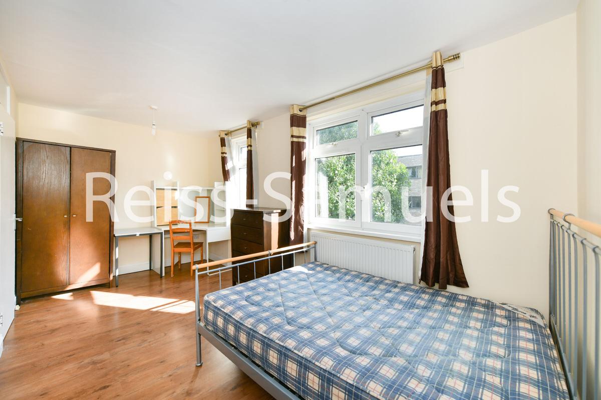 3 bedroom apartment for rent Glengarnock Avenue, London, E14 3BP UniHomes