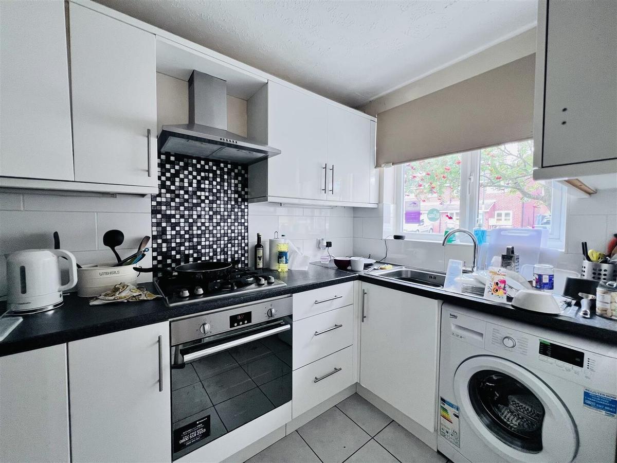 4 bedroom house for rent Heron Drive Nottingham, NG7 2DF UniHomes