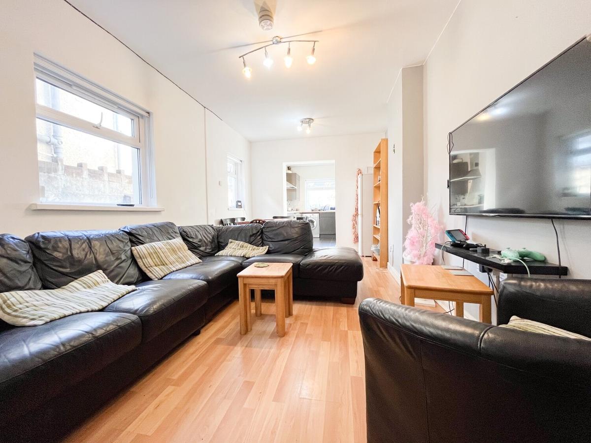 5 bedroom house on Tewkesbury Street, Cathays, Cardiff