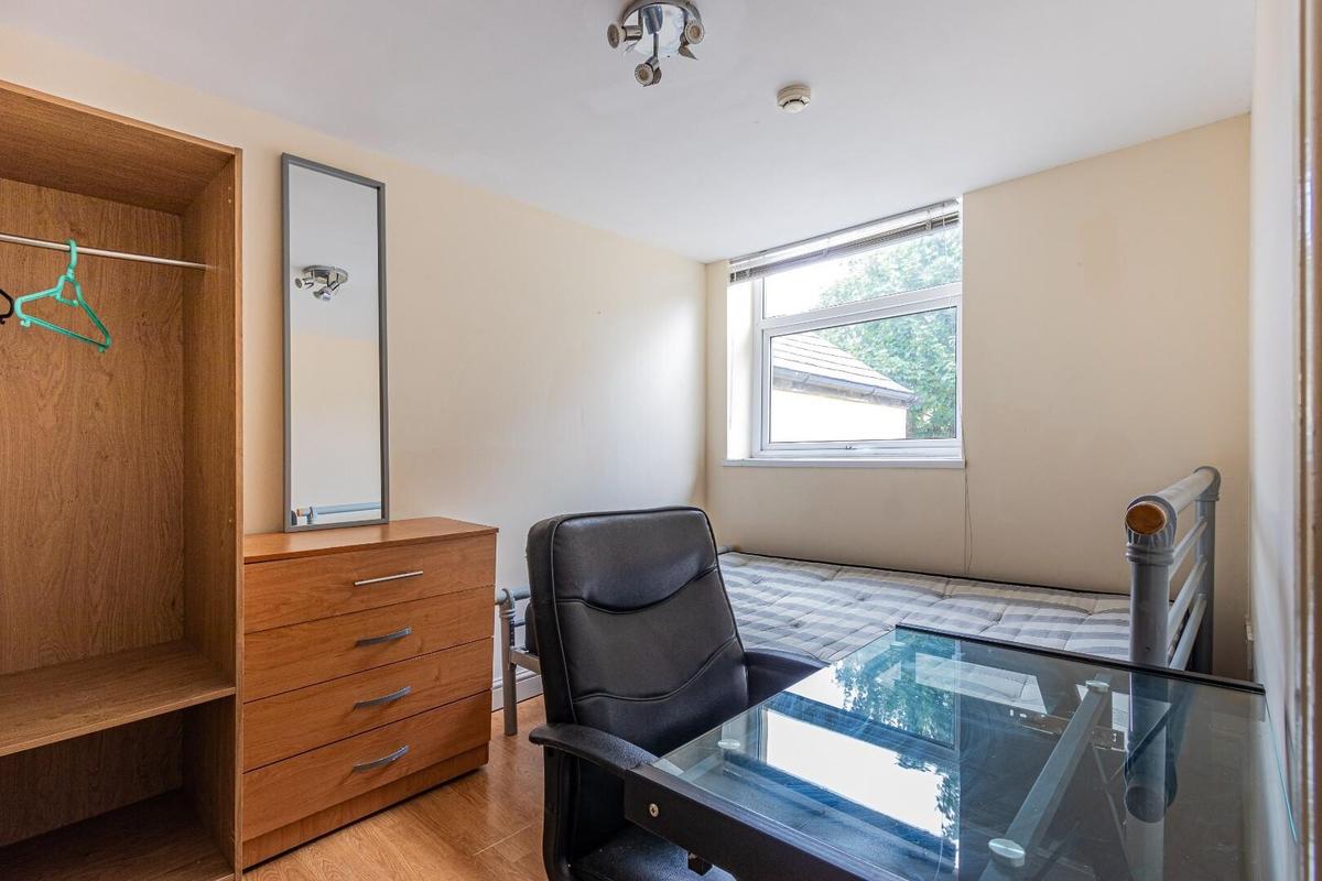 6 bedroom house for rent Rhymney Street, Cardiff, CF24 4DG UniHomes