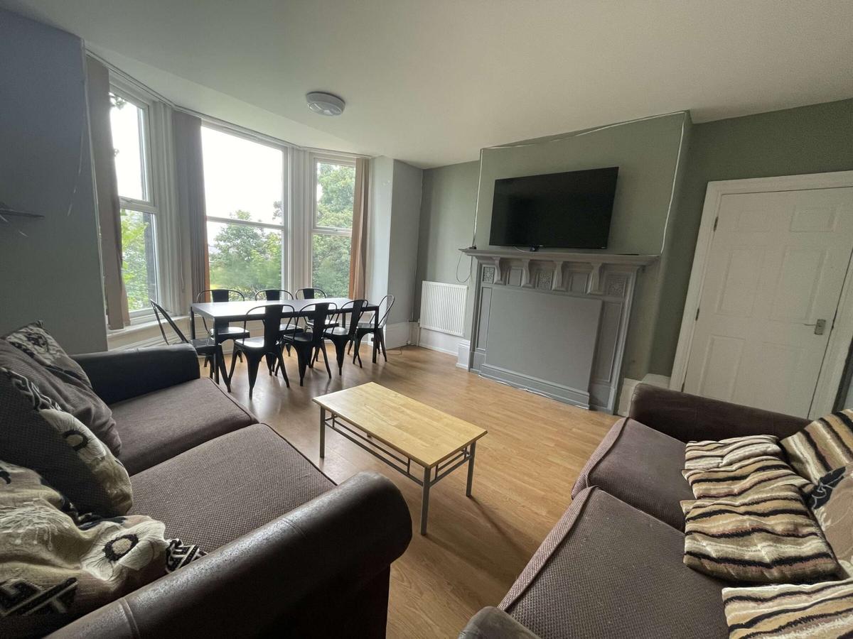 8 bedroom house on Crookesmoor Road, Crookesmoor, Sheffield