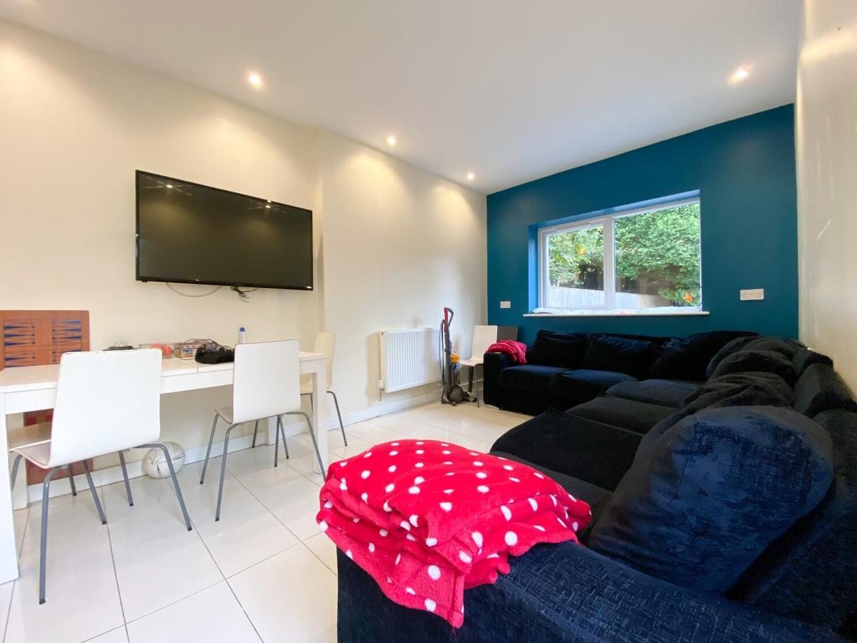8 bedroom house on Miskin Street, Cathays, Cardiff