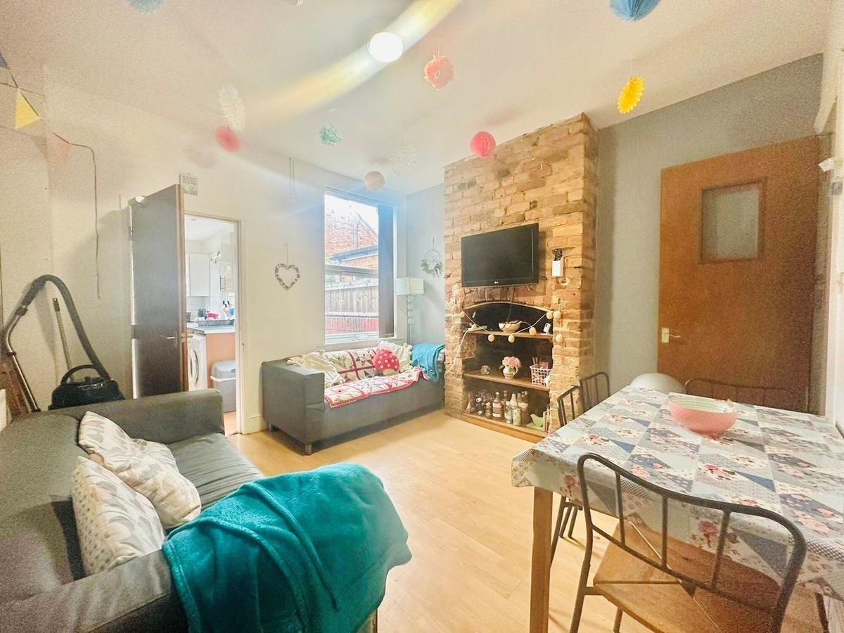 4 bedroom house on Midland Avenue, Lenton, Nottingham