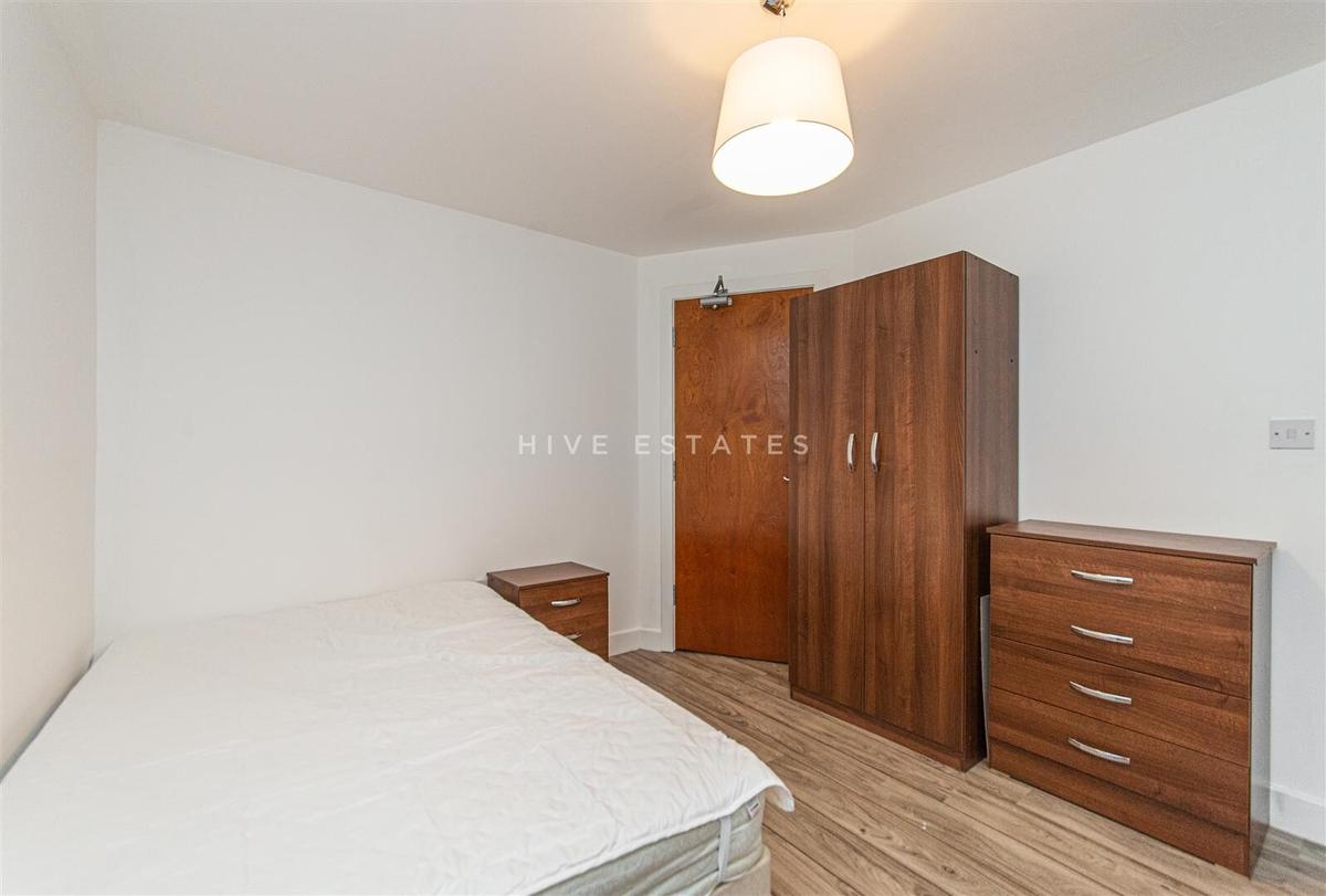 Curated visual reference: Visual Reference: 4 Bedroom Apartment For Rent Simpson Terrace Newcastle Ne2 1Xb